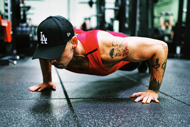 The blogger went through a 30-day push-up challenge and showed how his body has changed