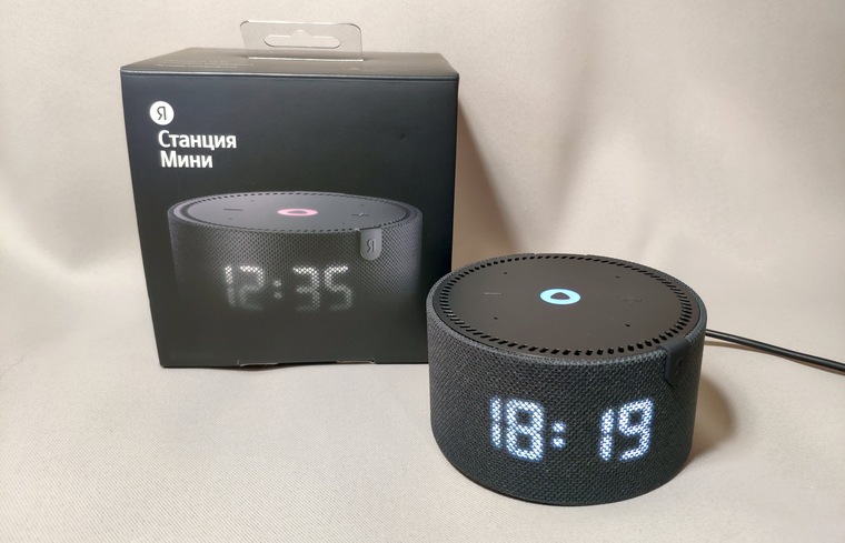 Overview of the smart new speaker Yandex.station Mini (with a clock) with Alice inside